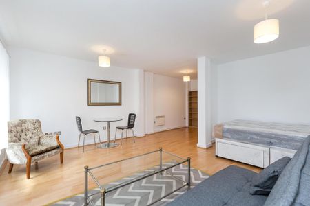 Studio to rent - Photo 2
