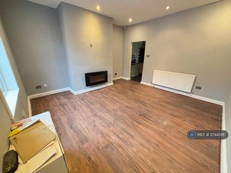 2 bedroom terraced house to rent - Photo 2