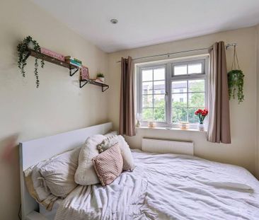 3 bedroom end of terrace house to rent - Photo 2