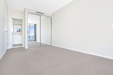 Perfectly positioned within the CBD & a stones throw from the beach! - Photo 2