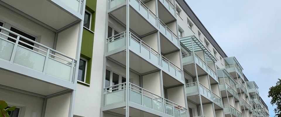 Attraktive 4-Raum-Wohnung mit 2 Bädern und Einbauküche - Foto 1
