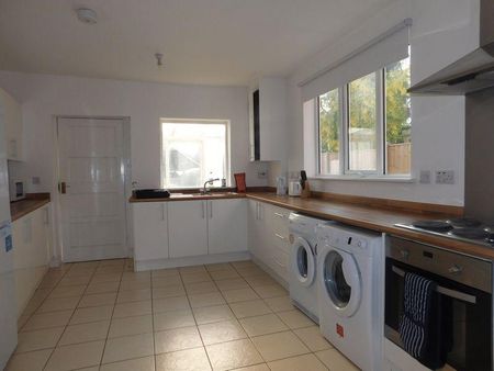 1 bedroom in a house share to rent - Photo 4