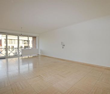 Ruim twee-slaapkamerappartement aan de Kleine Ring van Hasselt - Foto 1
