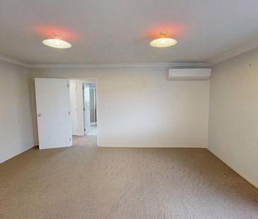 City Centre - 3 Bedrooms - Photo 3