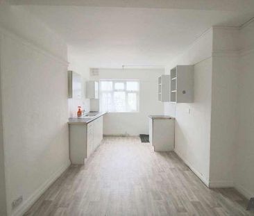 Eastern Avenue East, Romford, RM1 - Photo 2