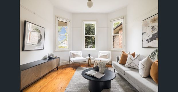 CHARMING HOME - Photo 1