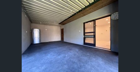 Spacious Family Home - Photo 3