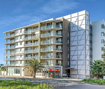 Executive Waterfront Apartment � Lee Wharf Living - Photo 2