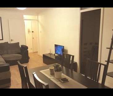 1 Bed Flat, Honeysuckle Court, SE12 - Photo 2