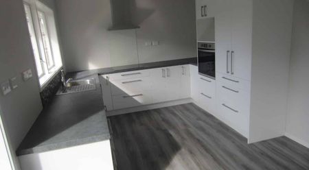 Bright and Airy - Photo 5