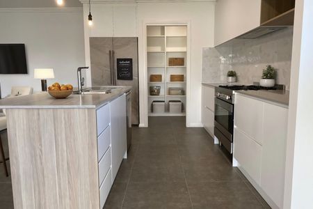 LARGE MODERN 4 BEDROOM HOME - Photo 4