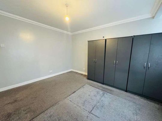 Havering Gardens, Romford, RM6 - Photo 1