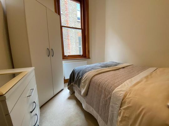 1 bedroom in a house share to rent - Photo 1