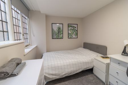 9 Bed Student Accommodation - Photo 3