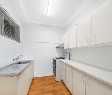 Charming Mosman Apartment with Harbour Glimpses - Photo 2