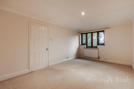 4 bedroom detached house to rent - Photo 4