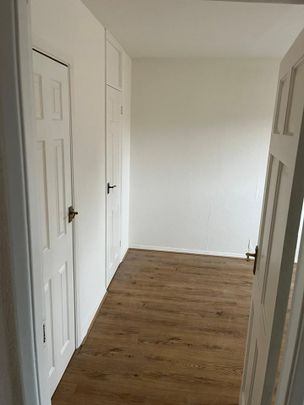 3 Bed Flat, St. John's Road, E16 - Photo 1