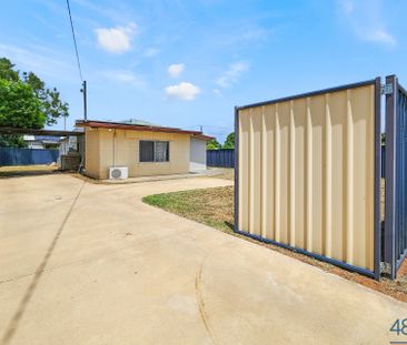 Neat house in a quiet street - Photo 6