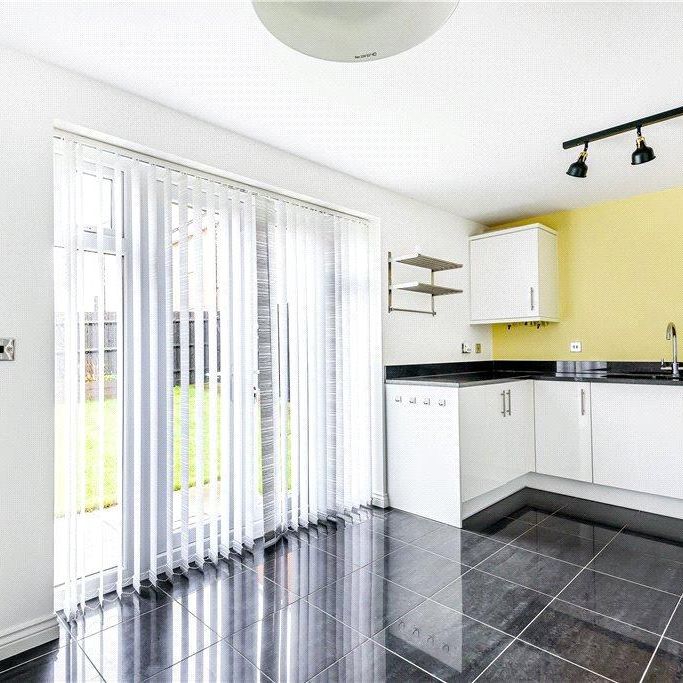 3 bedroom end of terrace house to rent - Photo 1