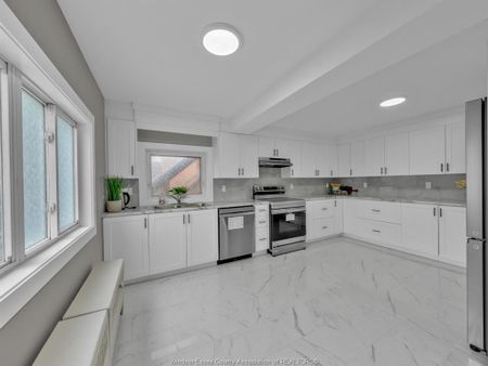 For Lease - 677 Marentette Unit# MAIN, Windsor, Ontario - Photo 3
