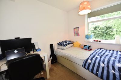 3 bedroom House in Park Edge Close, Leeds - Photo 1