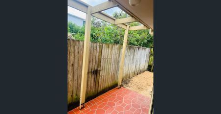 Freshly Updated 4-Bedroom Home with Double Garage – Parkinson - Photo 5