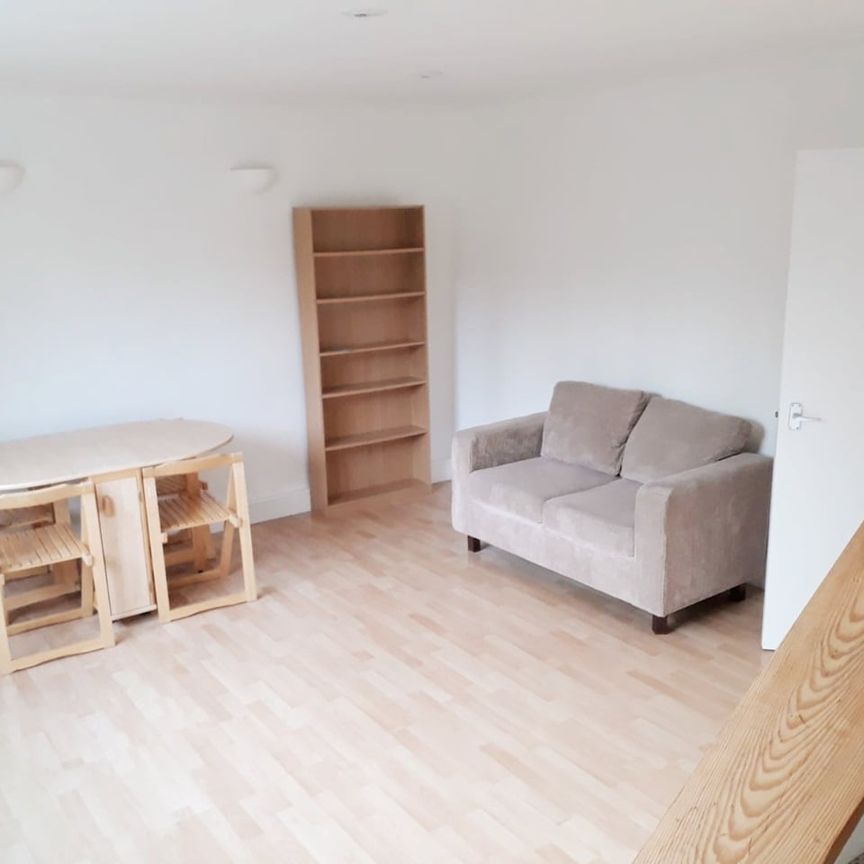 2 Bed Maisonette, Heathwood Court, SW12 - Photo 1