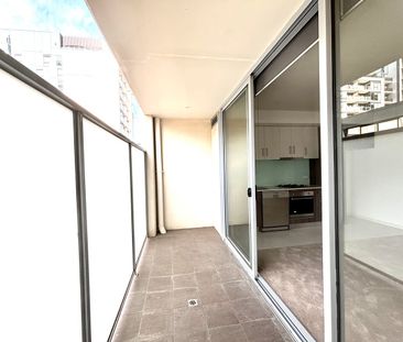 Modern One-Bedroom Apartment in South Yarra - Photo 6