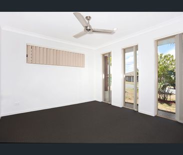 Beautiful Family Home in Prime Location! - Photo 1