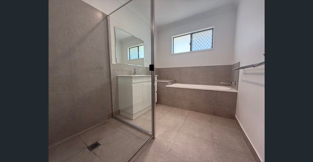 BEAUTIFUL 4 BEDROOM NEW BUILD IN BUSHLAND BEACH - Photo 1