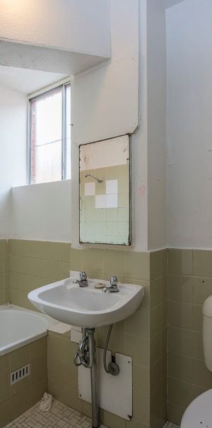 Walk to station! - Photo 1