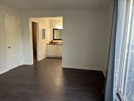 For Lease - 322 Scottsdale Drive, Guelph, Ontario - Photo 2