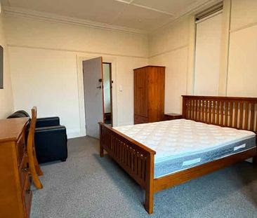 Ensuite room on Union Street, North Dunedin - Photo 5