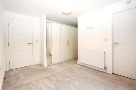 2 bedroom end of terrace house to rent - Photo 5