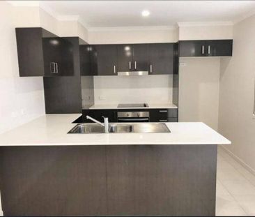 For Rent: Modern 3-Bedroom home in Morayfield - Photo 1