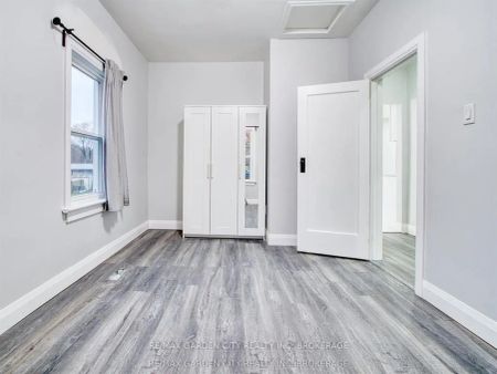 7 MAPLECREST Avenue #UPPER - Photo 3