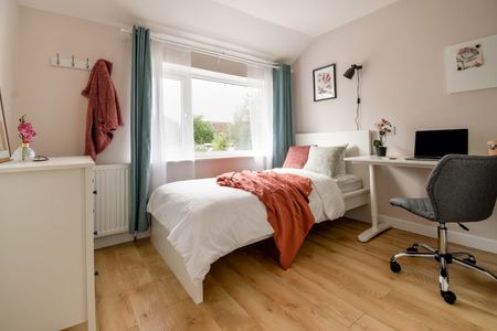 4 Bed Semi-Detached House, Lichen Green, CV4 - Photo 3