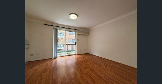 Tightly held complex | Convenient location (Access from Milton Street side) - Photo 1