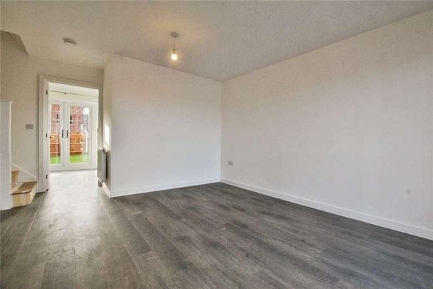 Smith Crescent, Chelmsford, CM1 - Photo 1