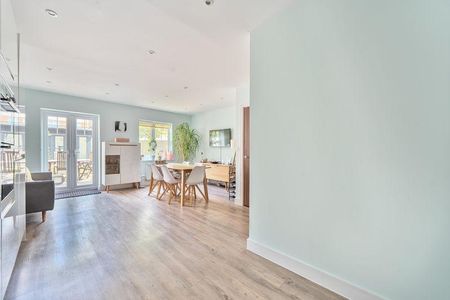 4 bedroom terraced house to rent - Photo 2