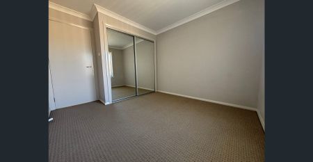 Lovely Four Bedroom Home 🏡 - Photo 4