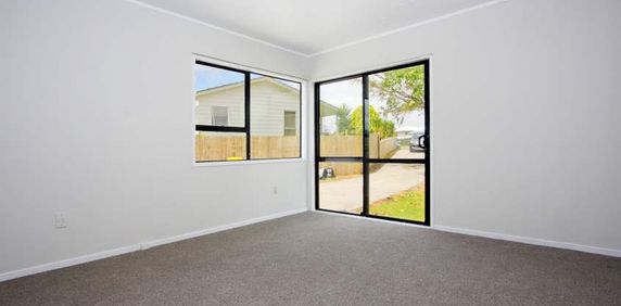 Spacious 3-Bedroom Home in Clendon Park - Photo 2