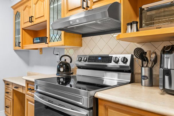 For Lease - 15390 Yonge Street Unit# 203, Aurora, Ontario - Photo 1