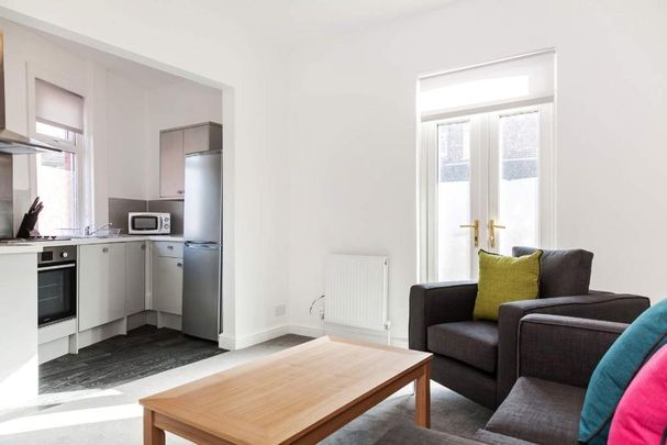 3 bedroom terraced house to rent - Photo 1