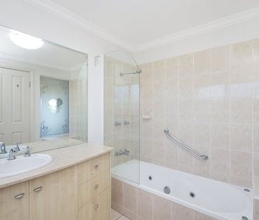 Modern 3-Bedroom Apartment with Ocean Views in Prime North Ward Loc... - Photo 6