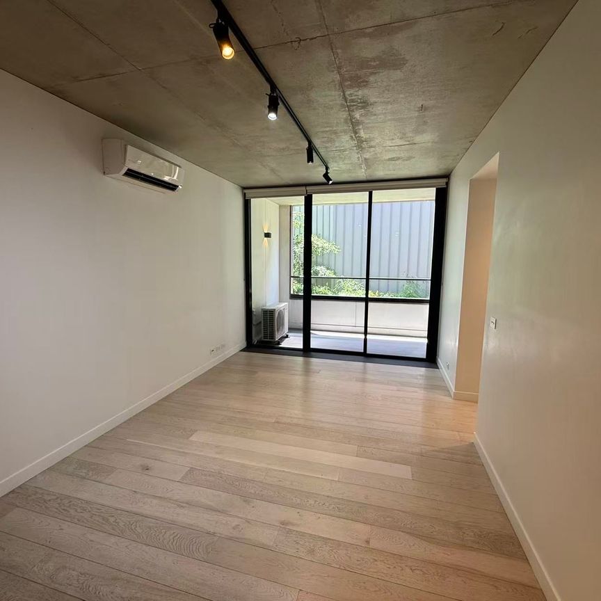 Light-Filled 2 Bedroom Living on the Edge of the CBD - Photo 1