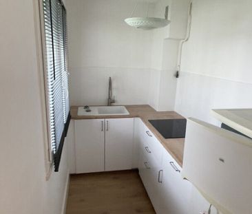 À louer - Studio avec balcon, cave et stationnement - Photo 3