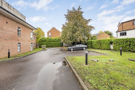 High Street, Addlestone, KT15 - Photo 3