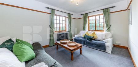 Stylish Contemporary 2-Bedroom Apartment in Exclusive Holybank Development - Photo 2