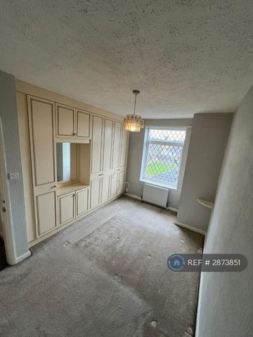 2 bedroom end of terrace house to rent - Photo 4